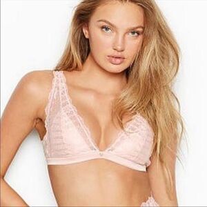 Victoria’s Secret Wireless Black Lace Bralette Size Large NWT